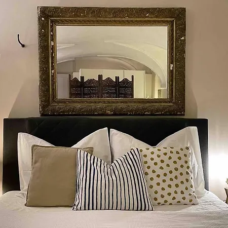 Historic Apartment Near Charles Bridge Apartment *